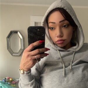 Meet your Posher, Sasha